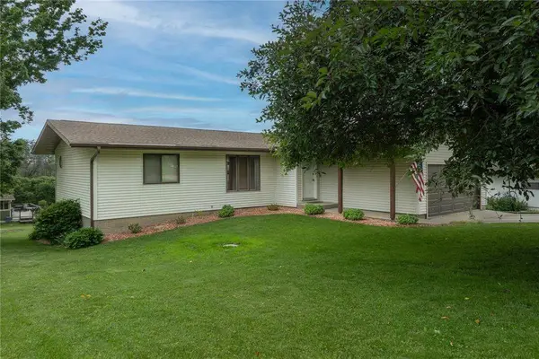 109 Oreole Dr, Solon, IA 52333