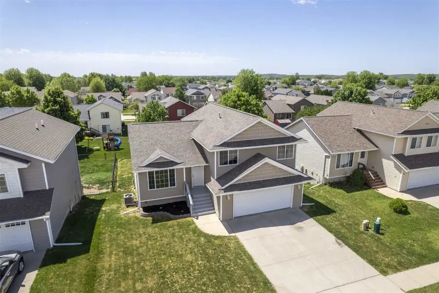 1573 Vesti Ln, Iowa City, IA 52240 - Image #2