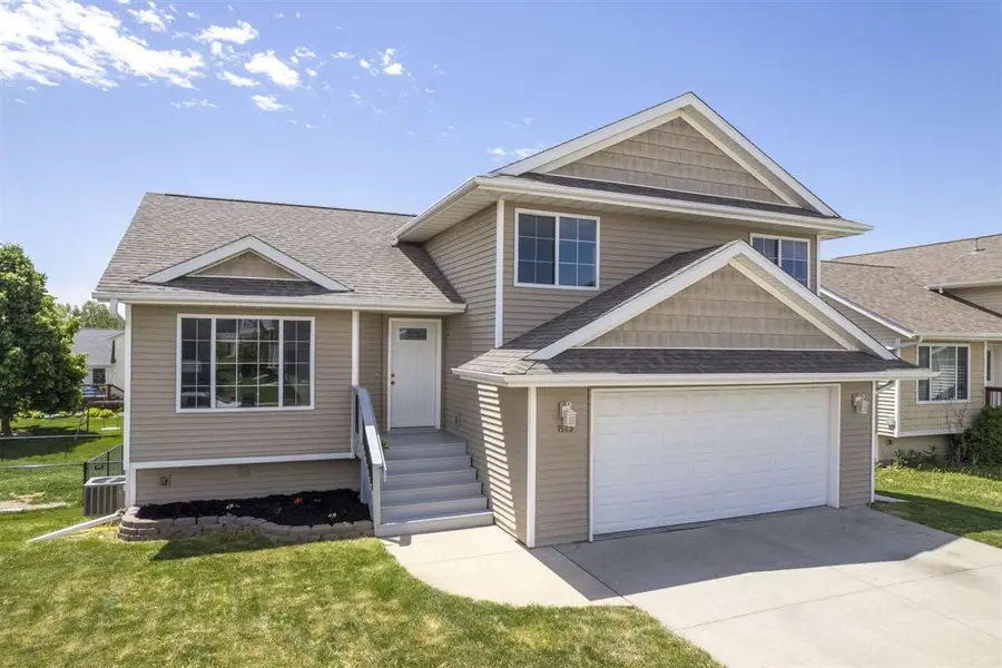 1573 Vesti Ln, Iowa City, IA 52240 - Image #3