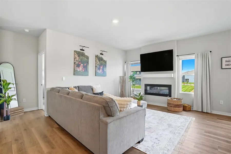 812 Juneberry Dr, Palo, IA 52324 - Image #2