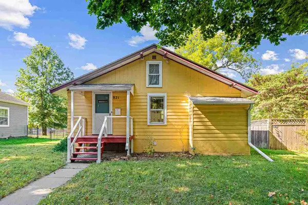 821 Roosevelt, Iowa City, IA 52245