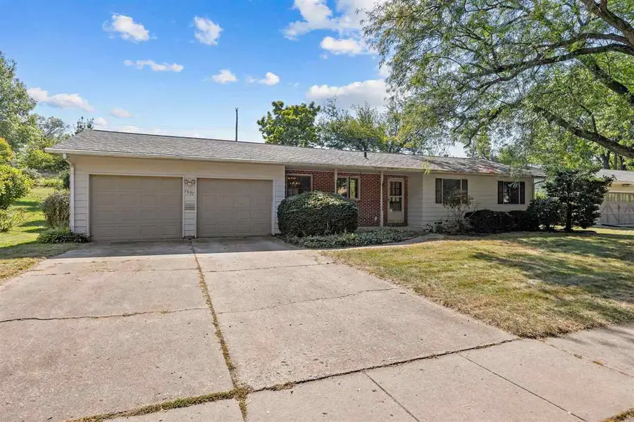 1507 Oakcrest Ave, Iowa City, IA 52246 - Image #2