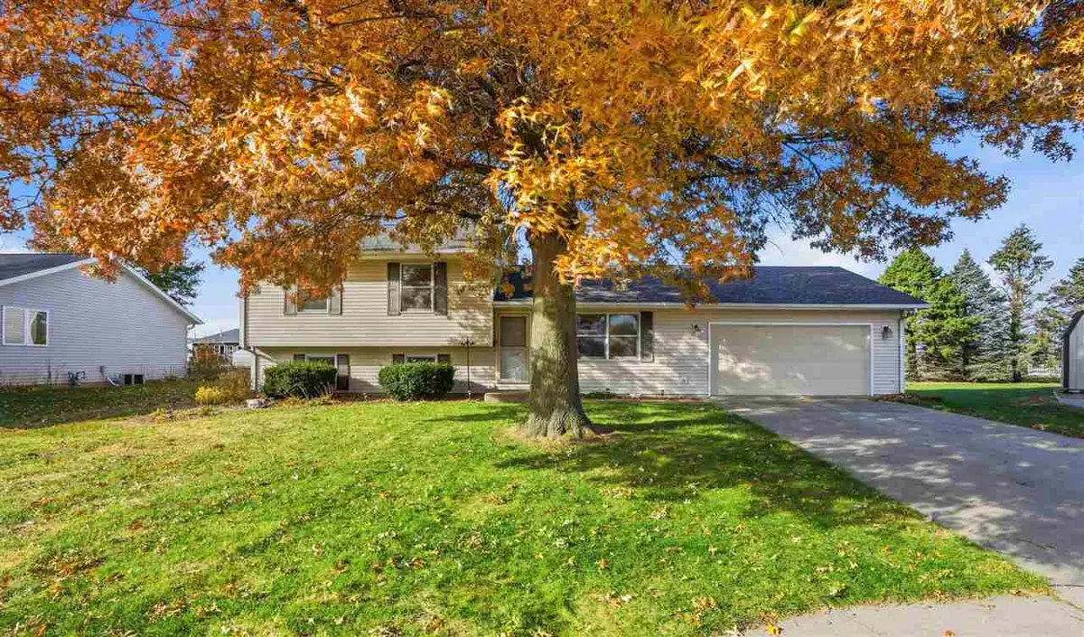 41 Williams Circle, Hills, IA 52235 - Image #1