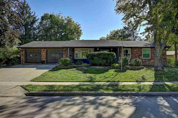 3211 Shamrock Dr, Iowa City, IA 52245