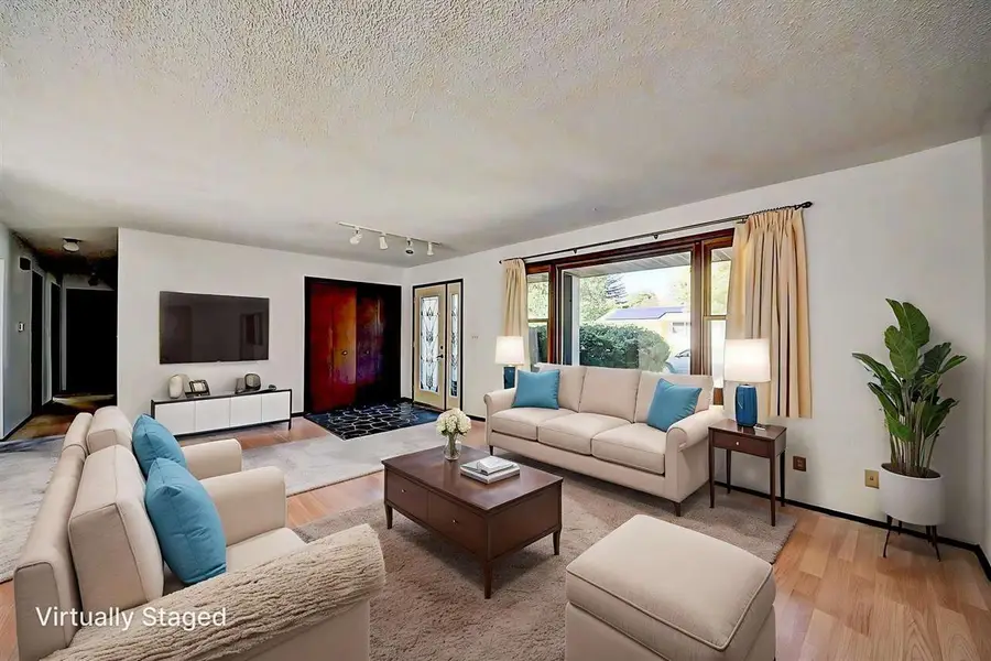 3211 Shamrock Dr, Iowa City, IA 52245 - Image #2