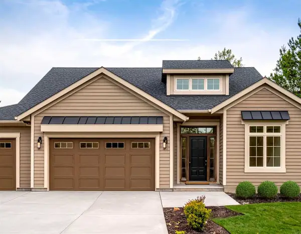 557 Auburn Ridge Rd, Coralville, IA 52241