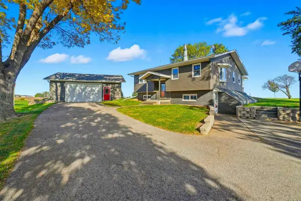 4274 Sioux Ave SE, Iowa City, IA 52240