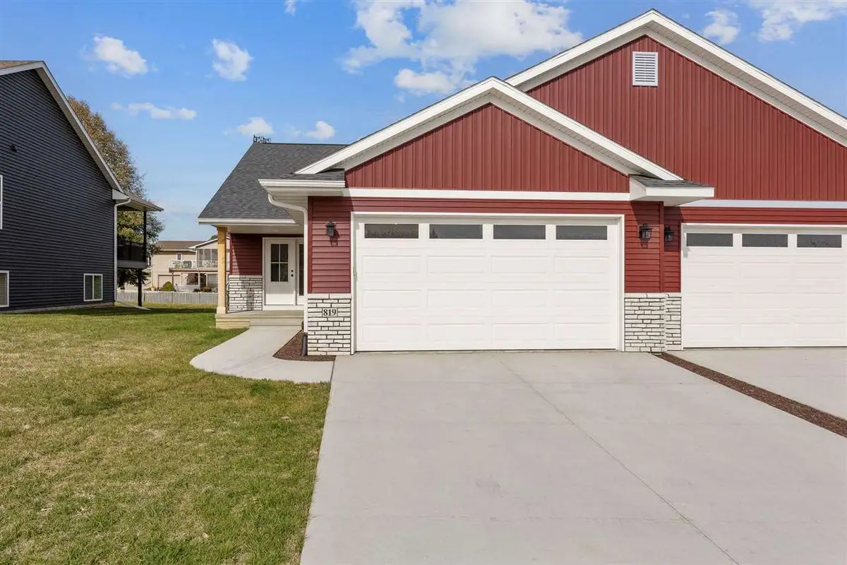 819 Prairie View Dr, West Branch, IA 52358 - Image #1