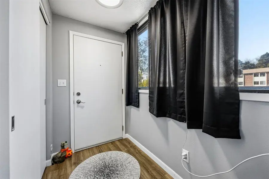 810 Benton Dr, Iowa City, IA 52246 - Image #2