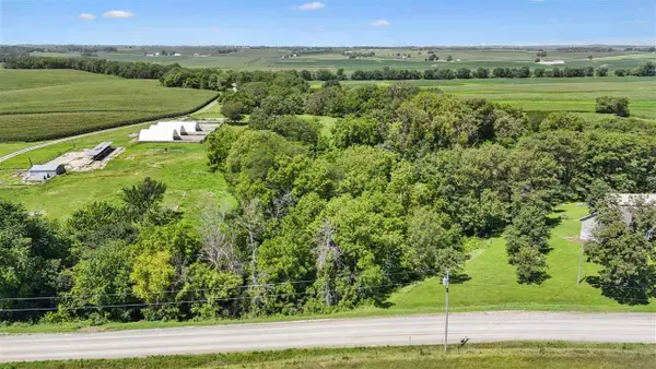 297 240th Pl, Pella, IA 50219