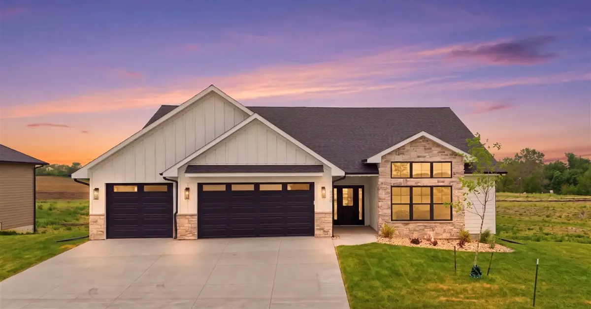 230 Howard Ave NW, Swisher, IA 52338 - #1