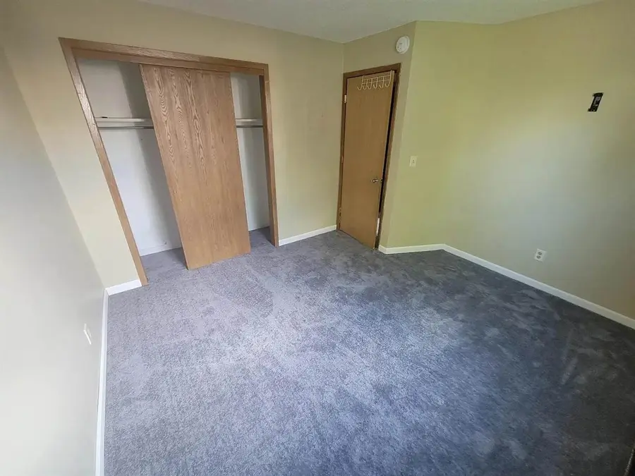 3918 21st Avenue Pl SW, Cedar Rapids, IA 52404 - Image #3