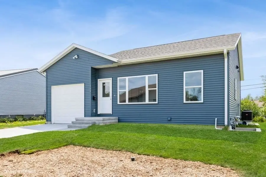 164 Cherry Hill Rd NW, Cedar Rapids, IA 52405 - Image #1