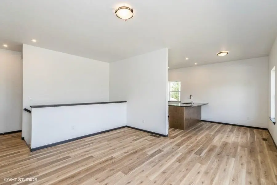 164 Cherry Hill Rd NW, Cedar Rapids, IA 52405 - Image #2