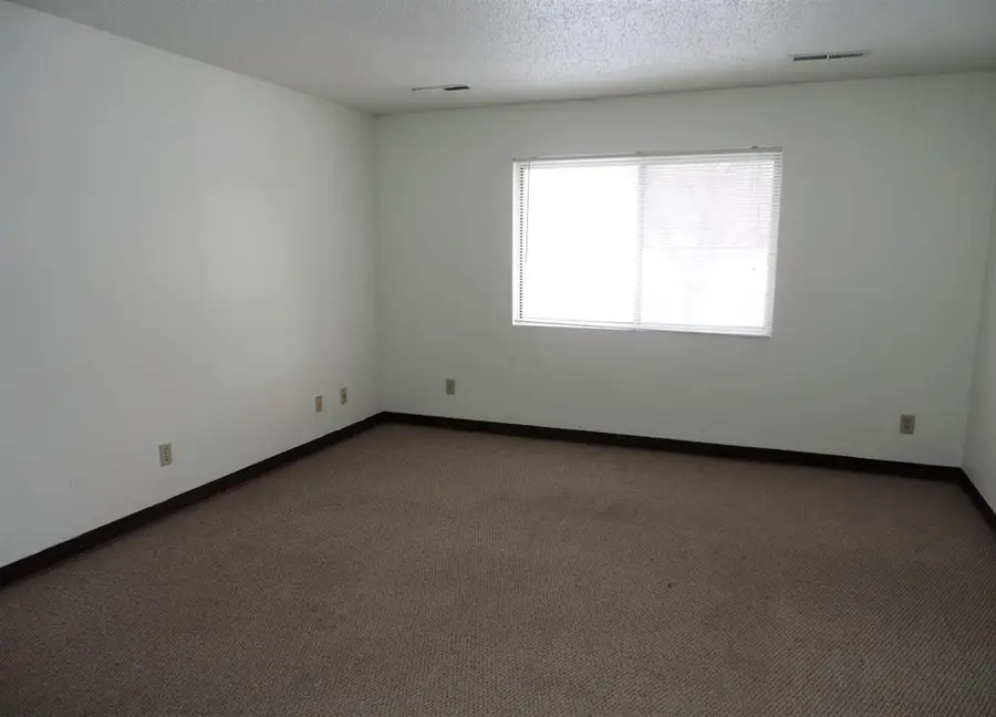 645 S Lucas St, Iowa City, IA 52240 - Image #3