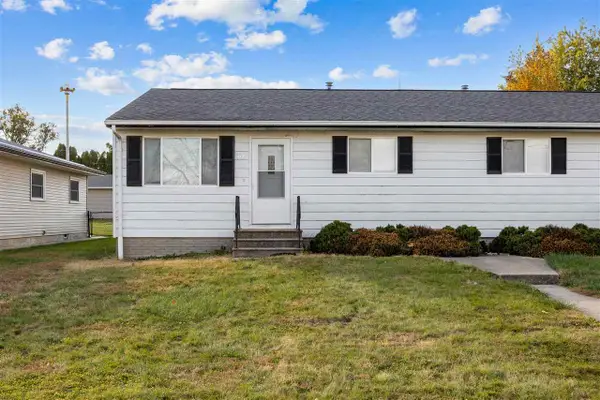 410/412 9th Ave, Clarence, IA 52216