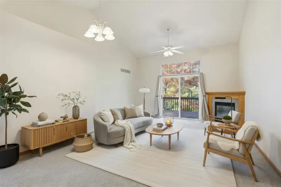 60 David Lee Ct, North Liberty, IA 52317 - Image #2