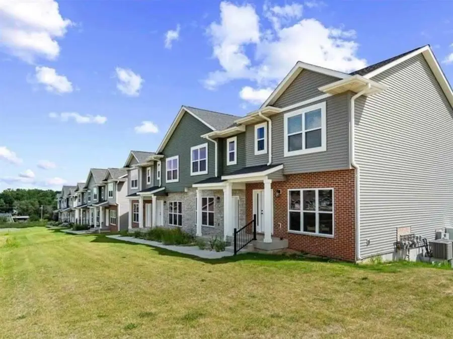 316 Sycamore Dr, West Branch, IA 52358 - Image #3