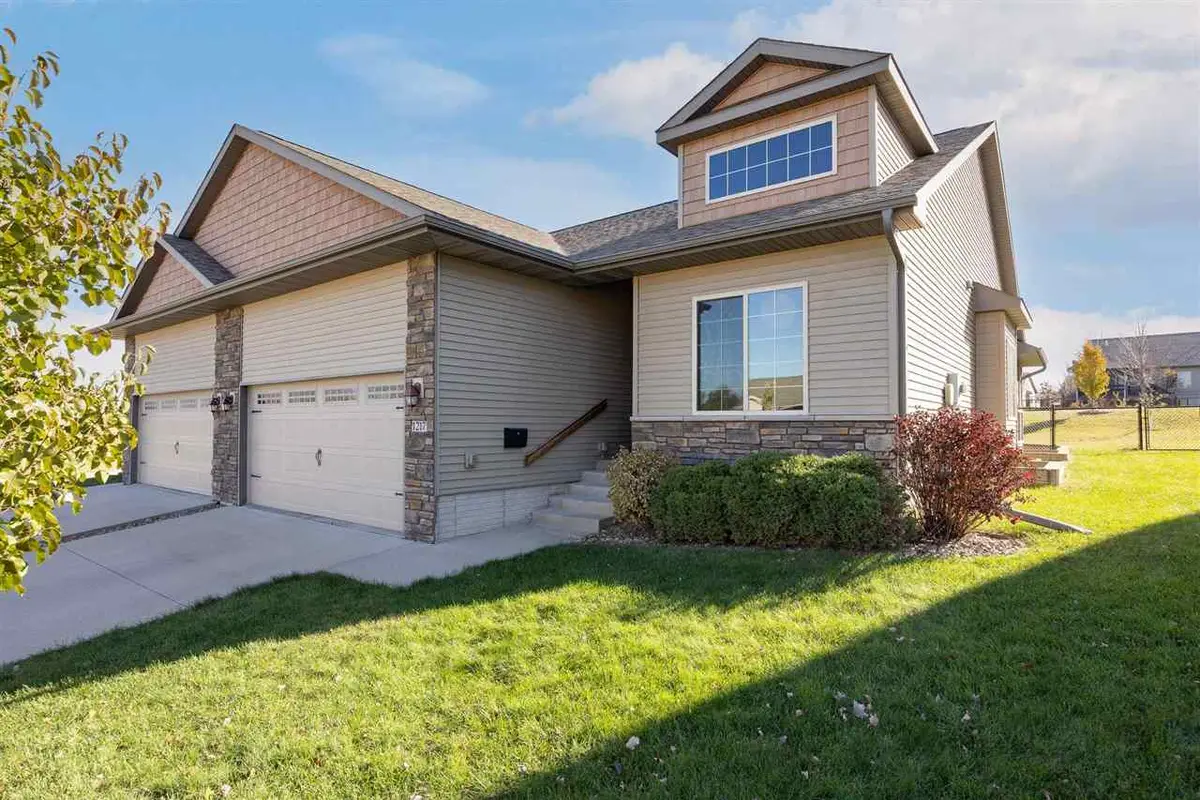 1217 Copper Mountain Dr, North Liberty, IA 52317 - Image #1