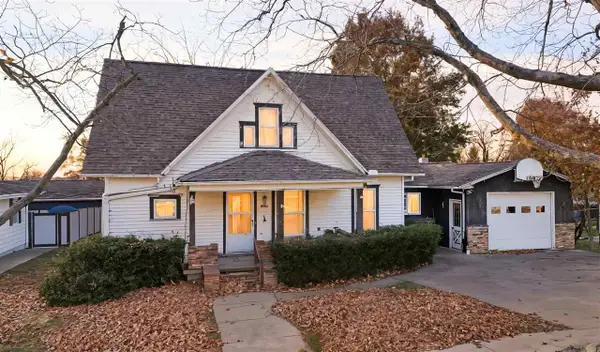 1019 8th Ave, Wellman, IA 52356