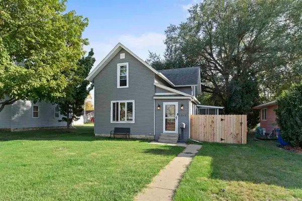 1015 E 2nd St, Washington, IA 52353