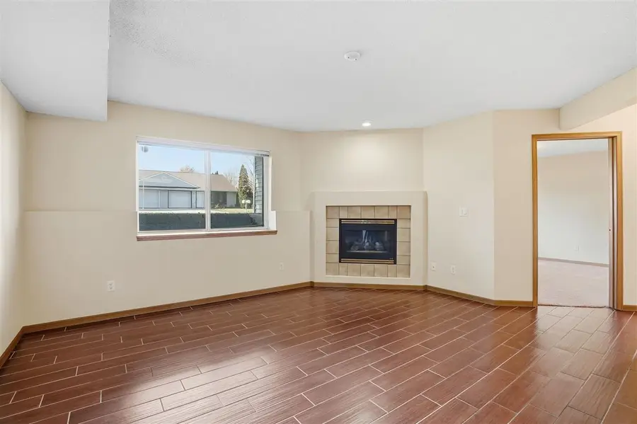 560 Augusta Cir, North Liberty, IA 52317 - Image #2