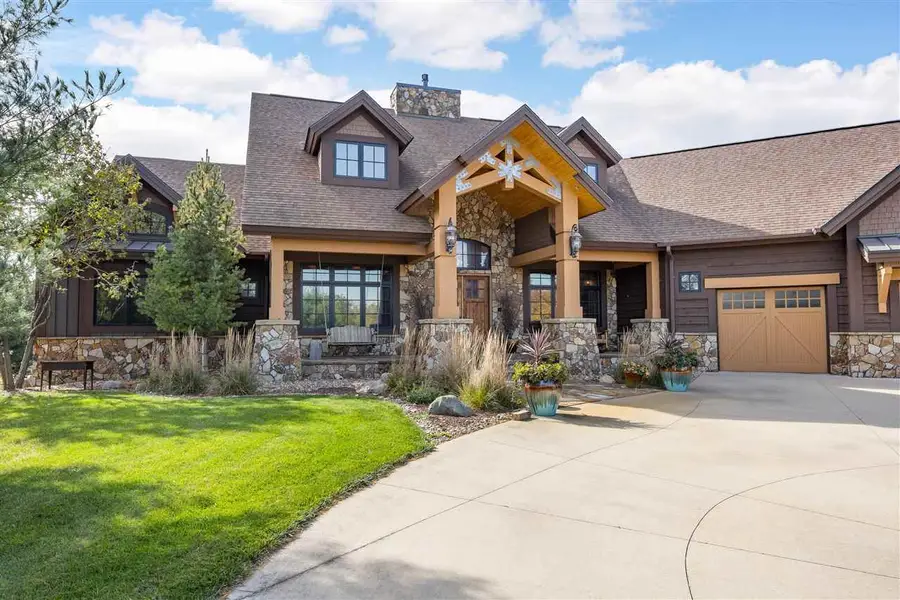 1720 Stillwater Pass, Cedar Rapids, IA 52403 - Image #2