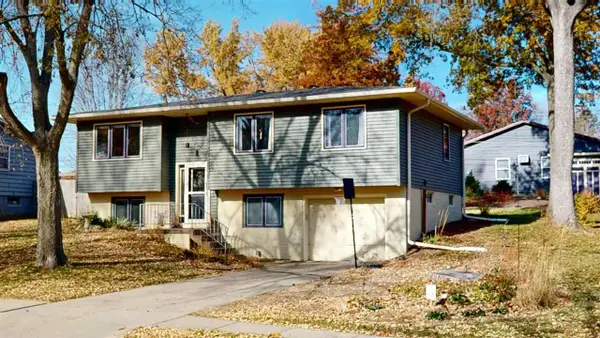 2922 Radcliffe Ave, Iowa City, IA 52245