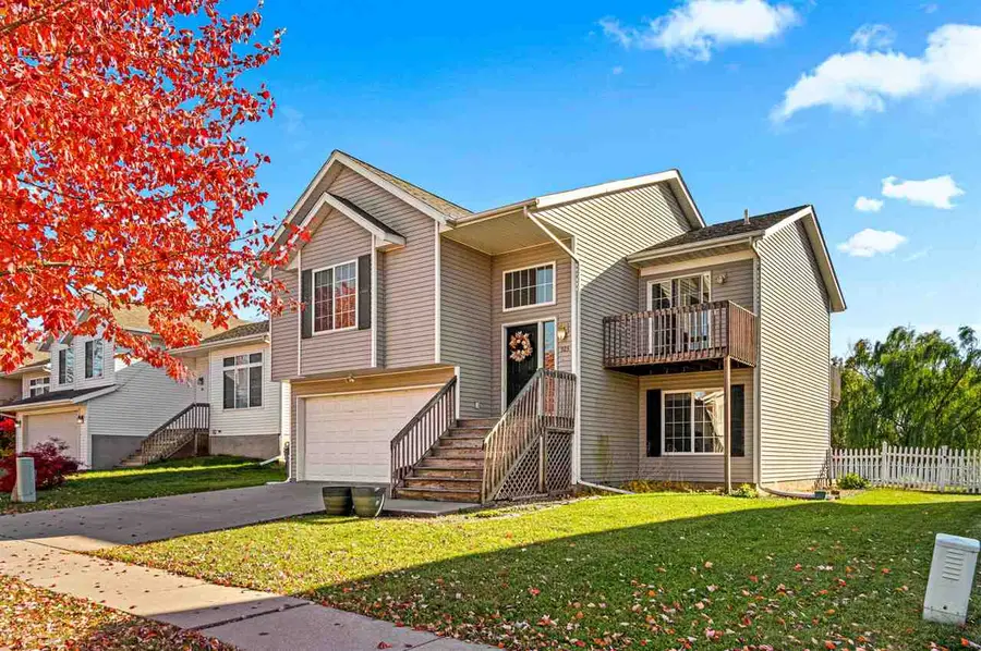 923 Augusta Cir, North Liberty, IA 52317 - Image #2