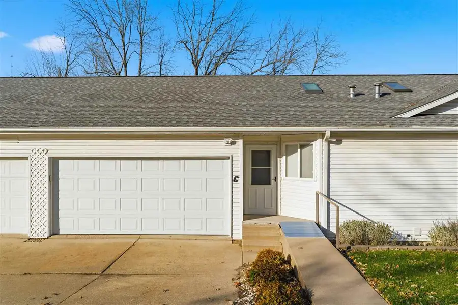 396 Teakwood Ln NE Unit C, Cedar Rapids, IA 52402 - Image #2