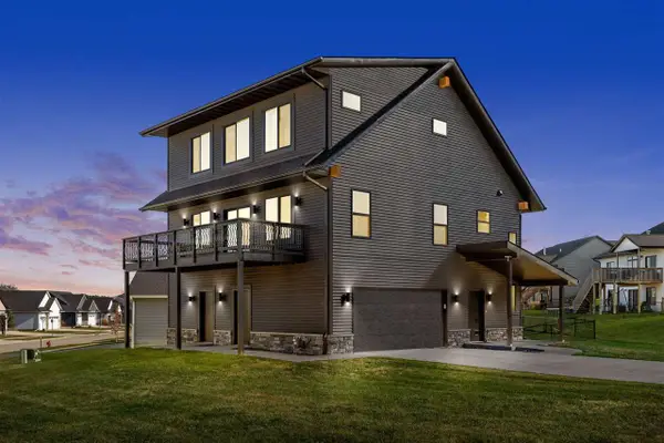 1165 Salm Dr, North Liberty, IA 52317