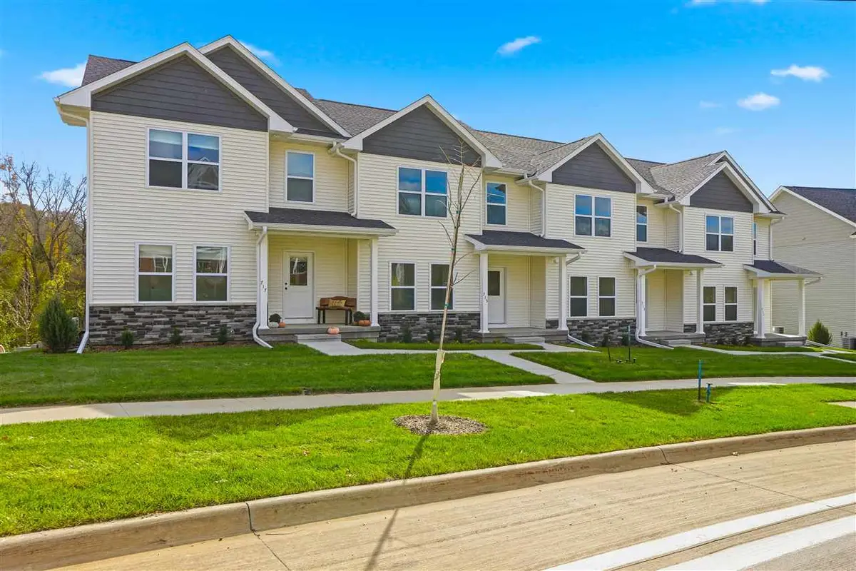 711 E Foster Rd, Iowa City, IA 52245 - Image #1