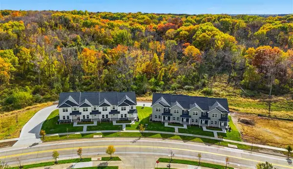 693 E Foster Rd, Iowa City, IA 52245