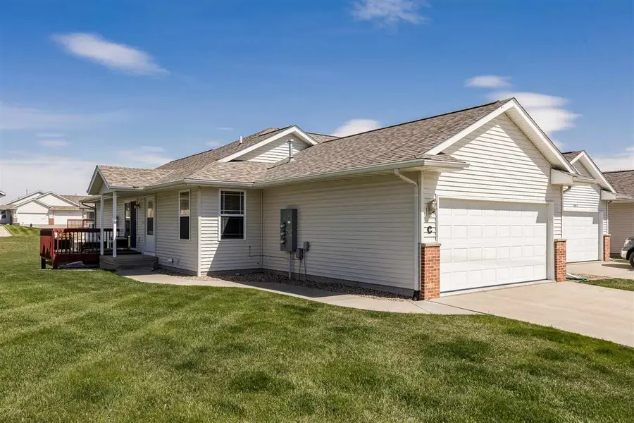 3045 Samuel Ct SW Unit C, Cedar Rapids, IA 52404 - Image #2