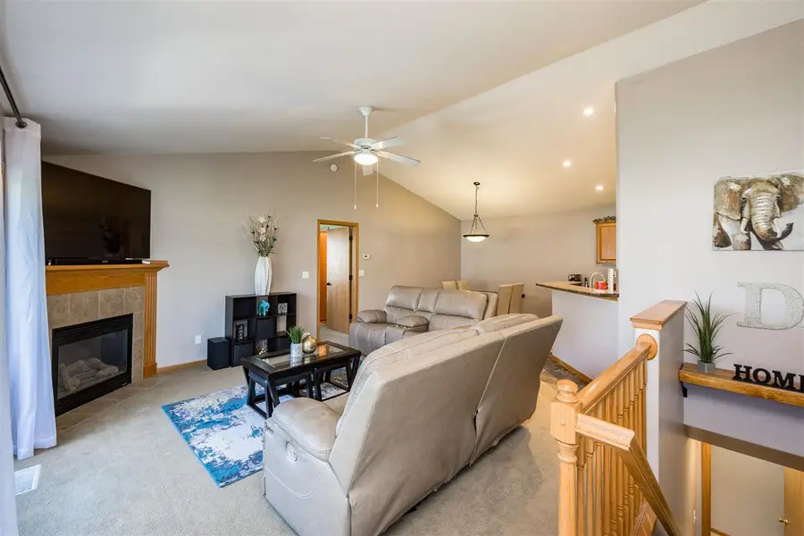 3045 Samuel Ct SW Unit C, Cedar Rapids, IA 52404 - Image #3