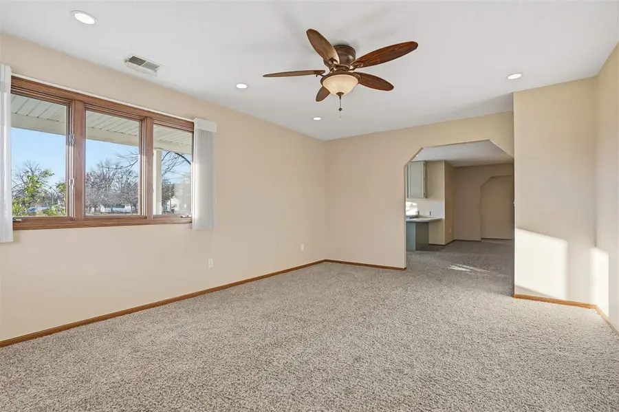 944 S 6th Ave, Washington, IA 52353 - Image #2