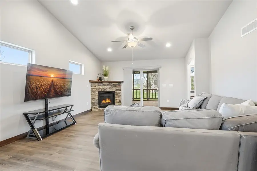 622 Dakota Ave, Tiffin, IA 52340 - Image #2