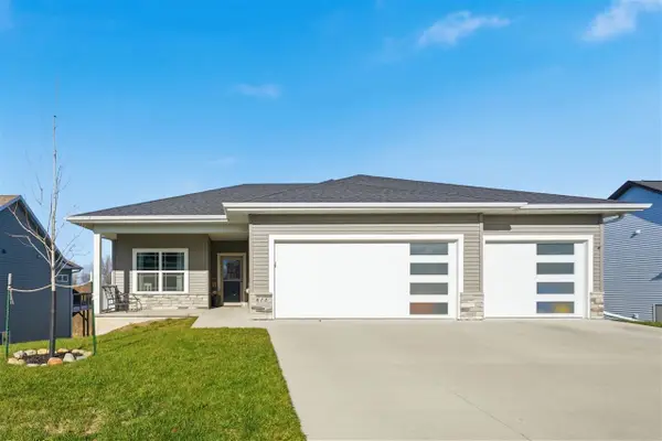 812 Old Mill Ln, Solon, IA 52333