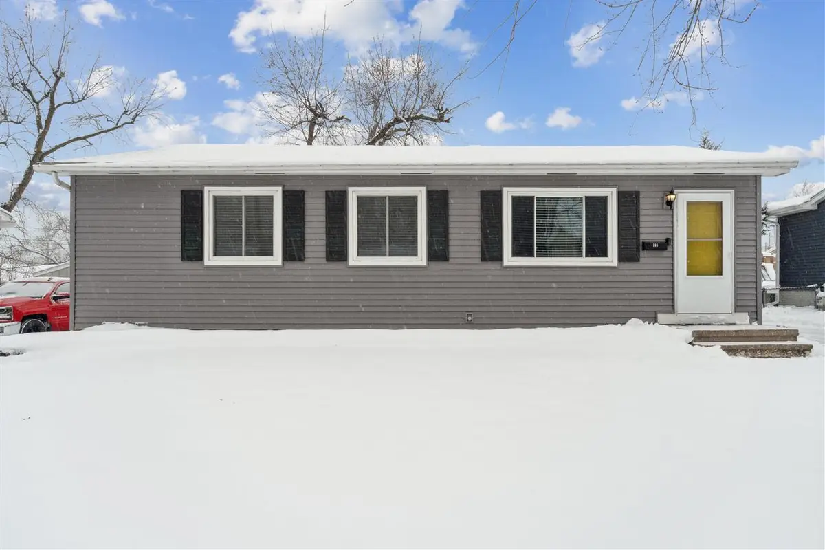 208 Lenora Dr NW, Cedar Rapids, IA 52405 - Image #1