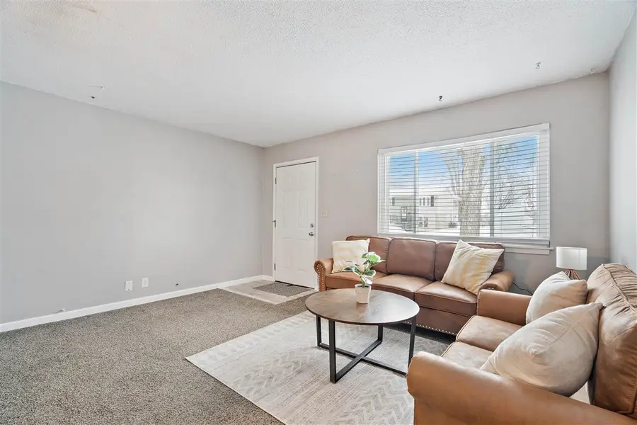 208 Lenora Dr NW, Cedar Rapids, IA 52405 - Image #3