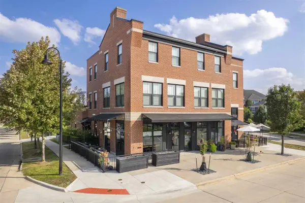 1006 WALKER CIR, Iowa City, IA 52245