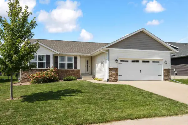 1105 Franklin Dr, North Liberty, IA 52317