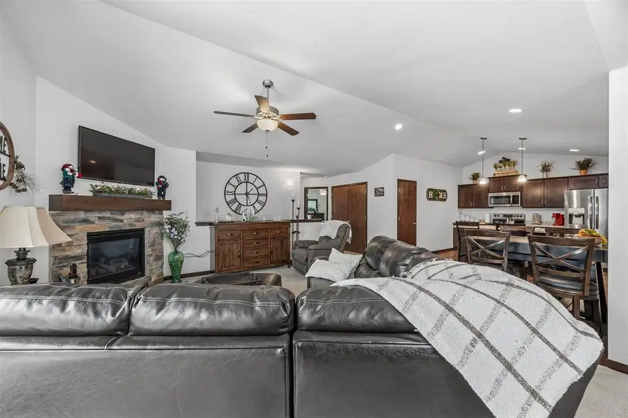 4420 Calder Dr, Marion Township, IA 52302 - Image #2