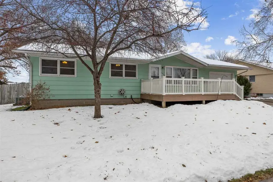 1426 SYCAMORE ST, Iowa City, IA 52240 - Image #2