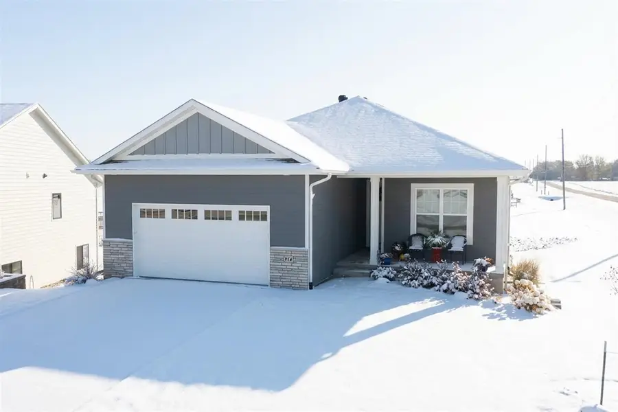 916 Long Dr, Solon, IA 52333 - Image #2