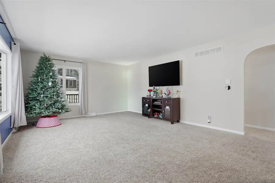 1009 16th St, Belle Plaine, IA 52208 - Image #3