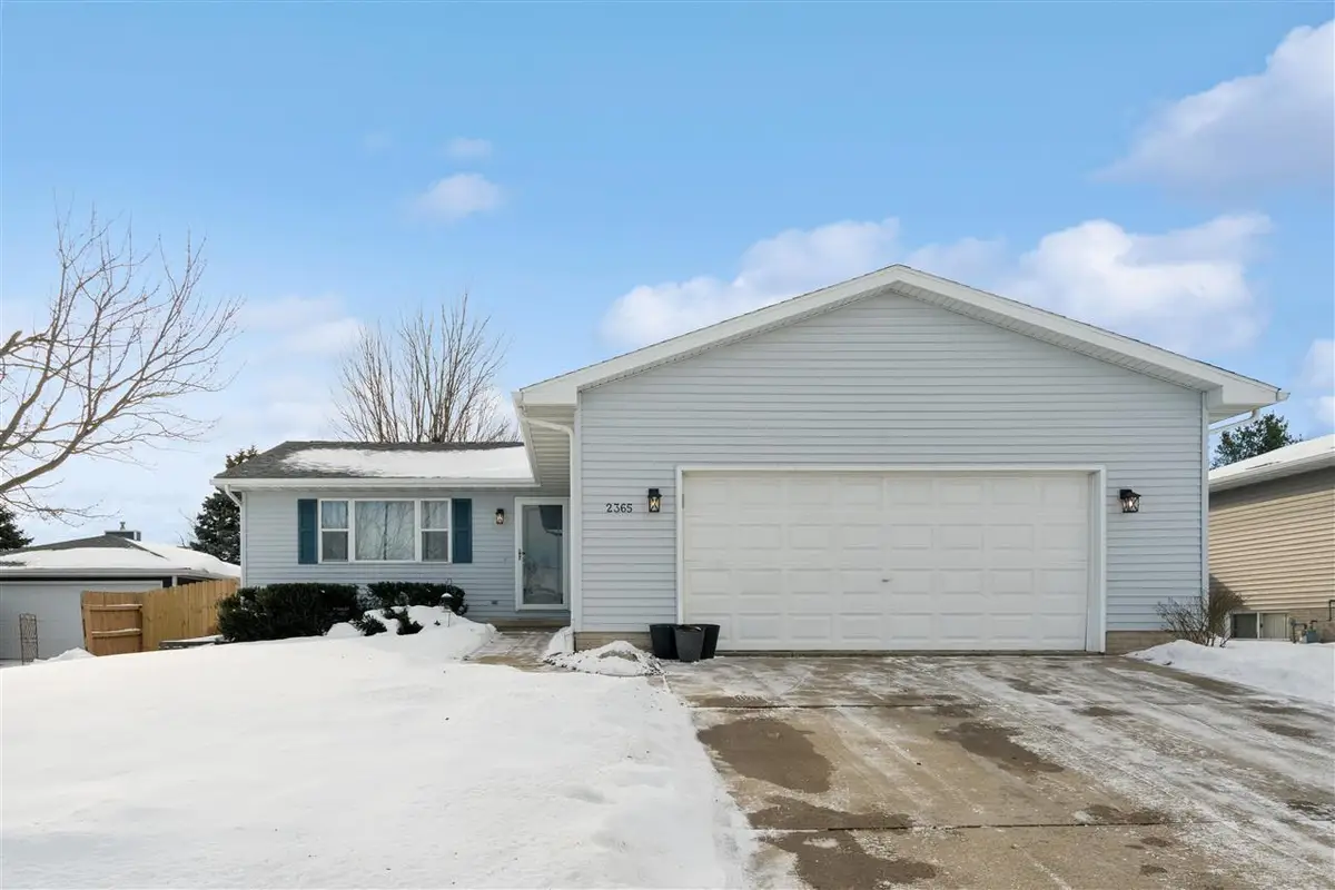 2365 Hillview Dr, Marion, IA 52302 - Image #1