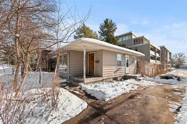 1219 Oakcrest St, Iowa City, IA 52246