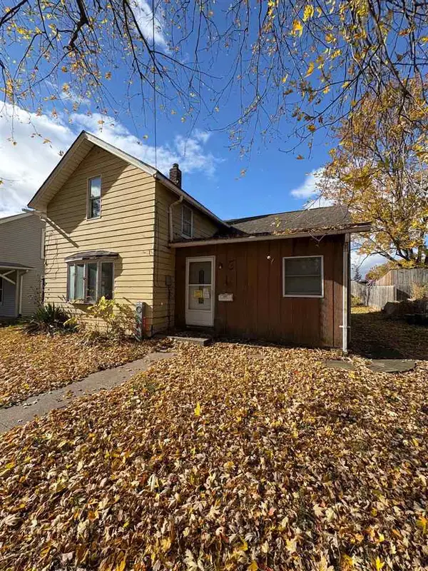 404 Busch St, Muscatine, IA 52761