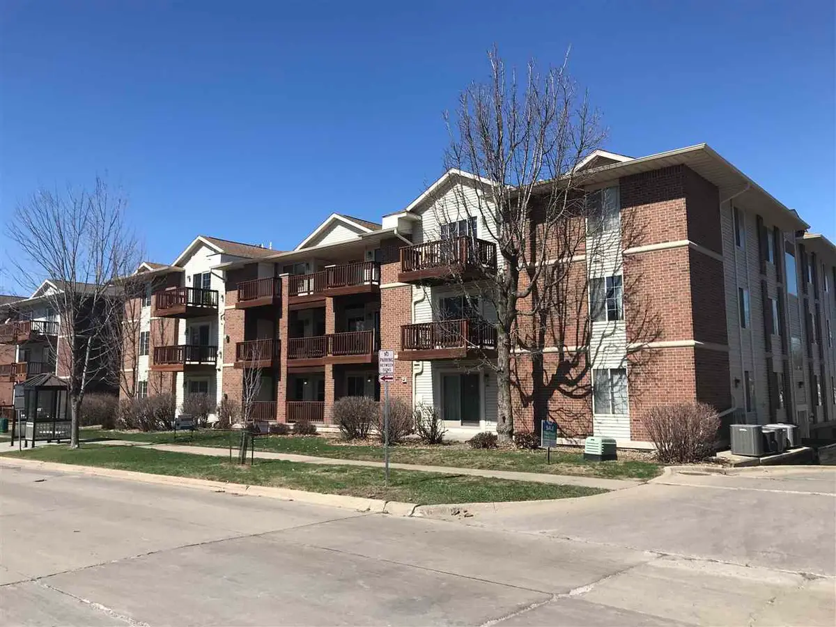 454 West Side Dr, Iowa City, IA 52246 - #1